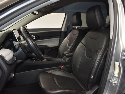 Used 2022 Jeep Compass Limited image 9