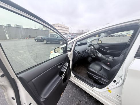 Used 2013 Toyota Prius Three image 8