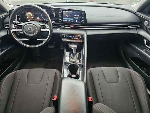 Used 2021 Hyundai Elantra SEL w/ Convenience Package image 9