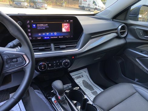 Used 2025 Chevrolet Trax ACTIV w/ Driver Confidence Package FWD image 23