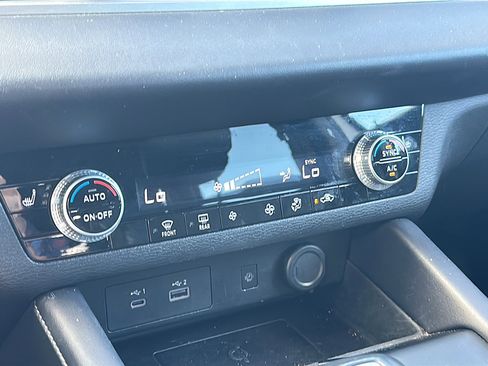 Used 2024 Mitsubishi Outlander SE image 35