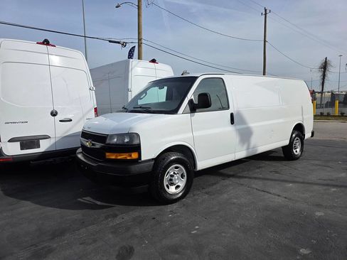 Used 2019 Chevrolet Express 2500 Extended image 28