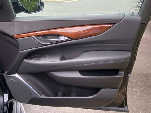 Used 2020 Cadillac Escalade Luxury RWD image 36