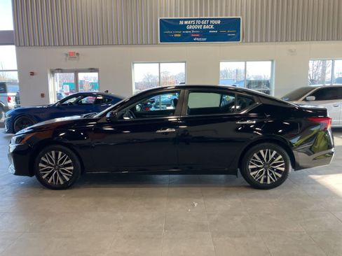 Used 2023 Nissan Altima 2.5 SV image 8
