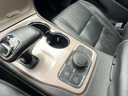 Used 2015 Jeep Grand Cherokee Limited w/ Trailer Tow Group IV image 32