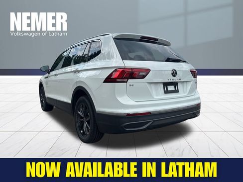 Certified 2024 Volkswagen Tiguan SE AWD/4WD image 2