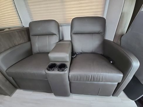 Used 2023 Ford E-450 and Econoline 450 Super Duty w/ Motorhome Prep Package image 25