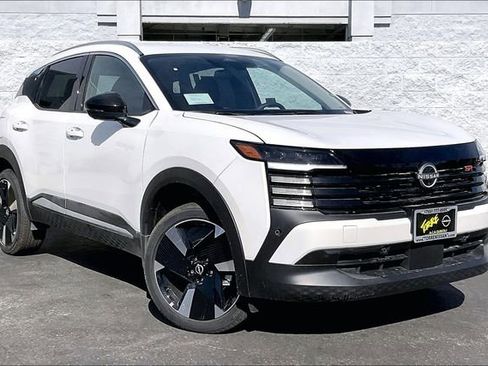 New 2026 Nissan Kicks SR FWD image 12