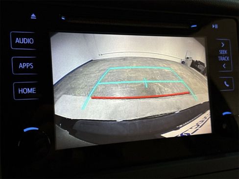 Used 2015 Toyota Sienna LE image 14