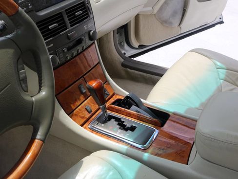 Used 2001 Lexus LS 430 RWD image 98