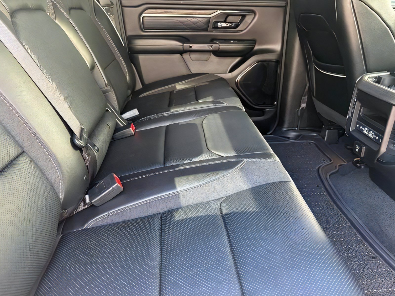 Used 2025 RAM 1500 Limited AWD/4WD image 13