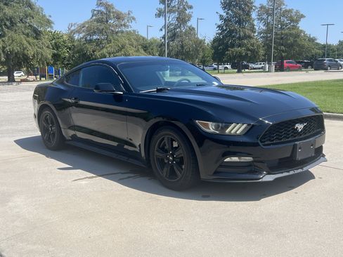 Used 2017 Ford Mustang Coupe RWD image 2