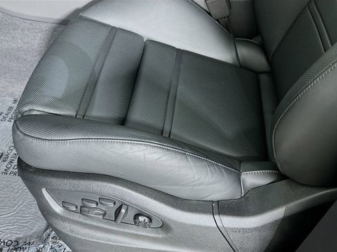 New 2025 Porsche Cayenne image 22