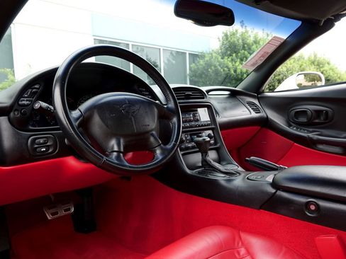 Used 2001 Chevrolet Corvette Convertible w/ Preferred Equipment Group2 image 5