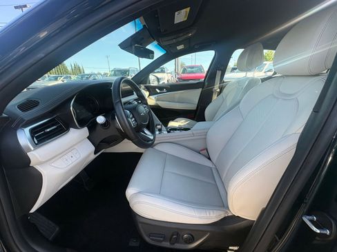 Used 2025 Genesis G70 2.5T AWD/4WD image 29