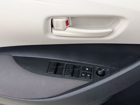 Used 2025 Toyota Corolla LE image 24