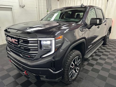 Used 2025 GMC Sierra 1500 AT4 w/ AT4 Premium Package AWD/4WD image 4