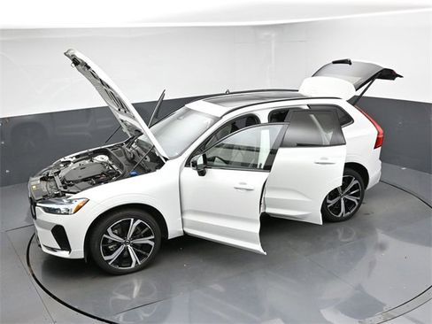 Used 2022 Volvo XC60 B6 R-Design w/ Protection Package Premier image 50