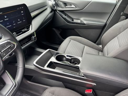Used 2025 Chevrolet Equinox LT FWD image 36