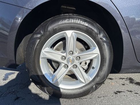 Used 2023 Chevrolet Malibu LT image 9