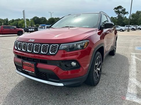 Used 2025 Jeep Compass Limited AWD/4WD image 3
