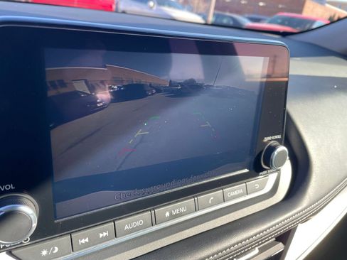 Used 2025 Nissan Rogue SV image 25