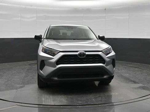 Used 2022 Toyota RAV4 LE FWD image 2
