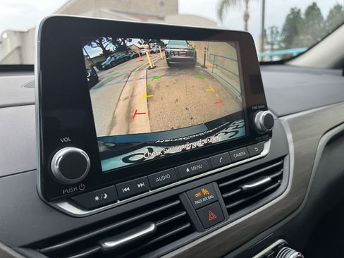 Used 2025 Nissan Altima 2.5 SV image 17