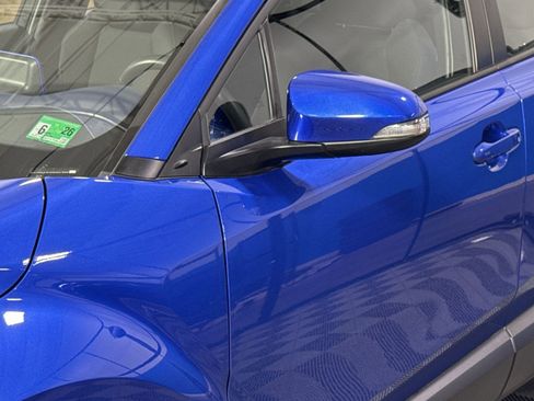 Used 2022 Toyota C-HR XLE image 39