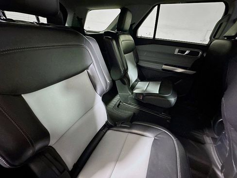 Used 2022 Ford Explorer XLT w/ Equipment Group 202A image 28