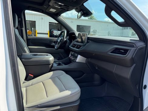 Used 2023 GMC Yukon XL SLT w/ SLT Premium Package AWD/4WD image 11