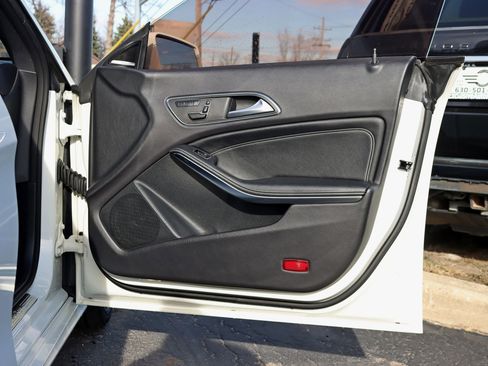 Used 2014 Mercedes-Benz CLA 250 4MATIC image 30