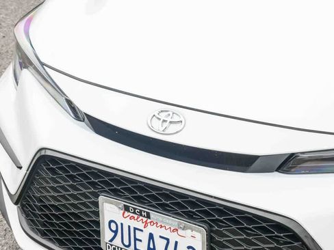 Certified 2025 Toyota Corolla SE FWD image 5