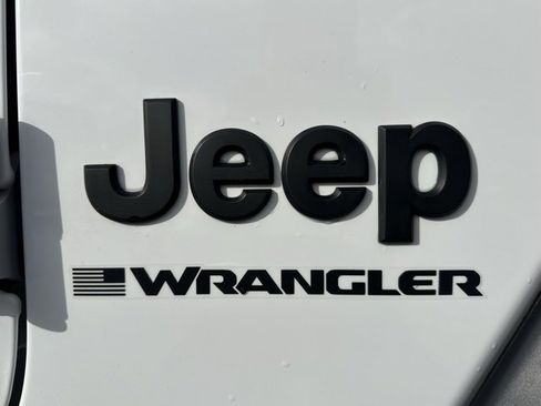 Used 2023 Jeep Wrangler Willys image 9
