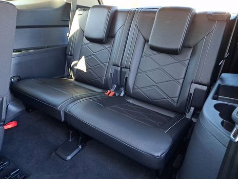 Used 2025 Volkswagen Atlas SE image 13