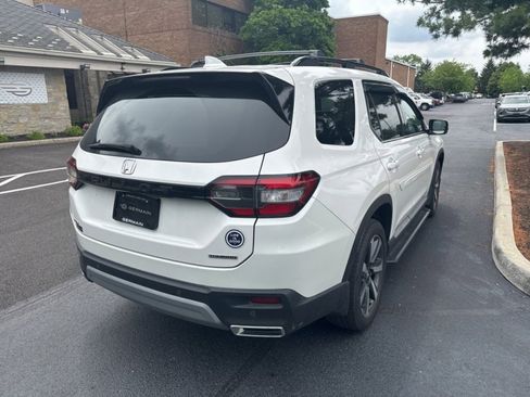 Used 2025 Honda Pilot Touring image 13