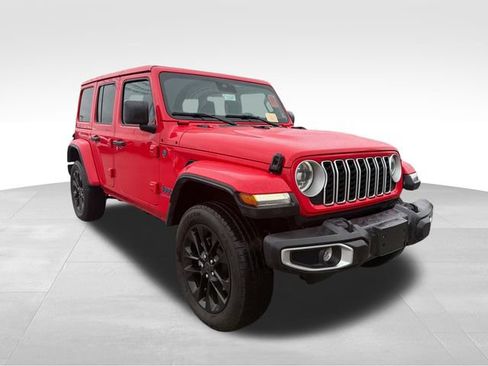 Used 2025 Jeep Wrangler Unlimited Sahara w/ Safety Group AWD/4WD image 3