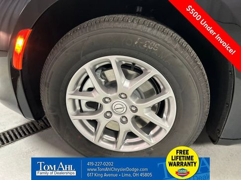 New 2026 Chrysler Voyager LX image 9