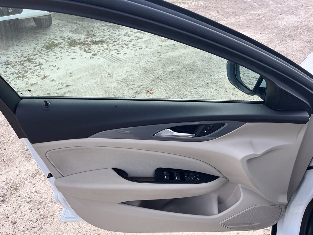 Used 2018 Buick Regal Preferred FWD image 15