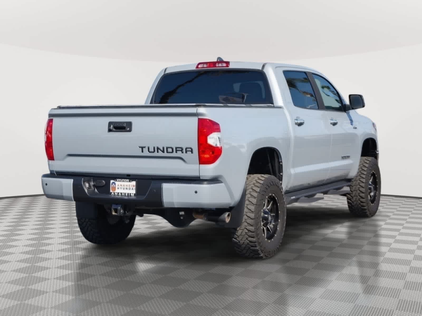 Used 2020 Toyota Tundra Limited w/ Limited Premium Package AWD/4WD image 7