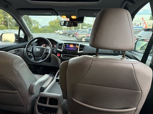 Used 2016 Honda Pilot Touring image 18