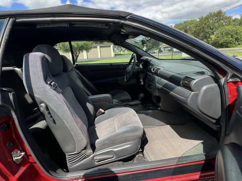 Used 2004 Chrysler Sebring LXi image 28