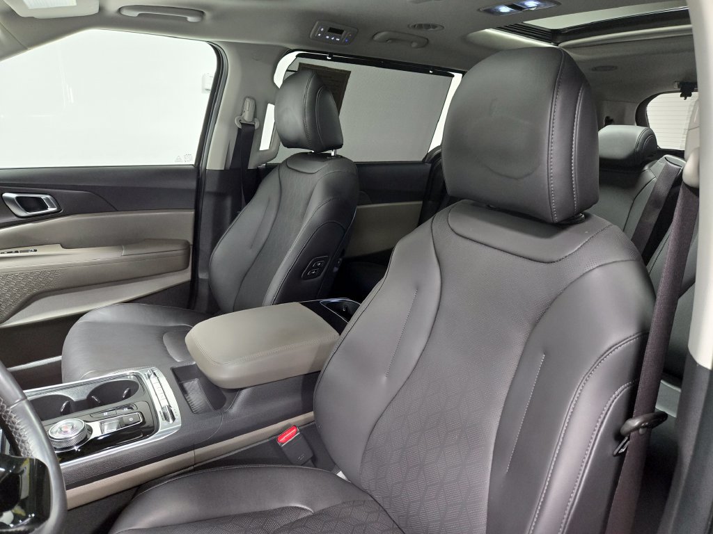 Used 2025 Kia Carnival SX FWD image 12