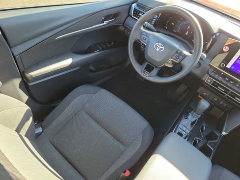 Used 2025 Toyota Camry LE image 16