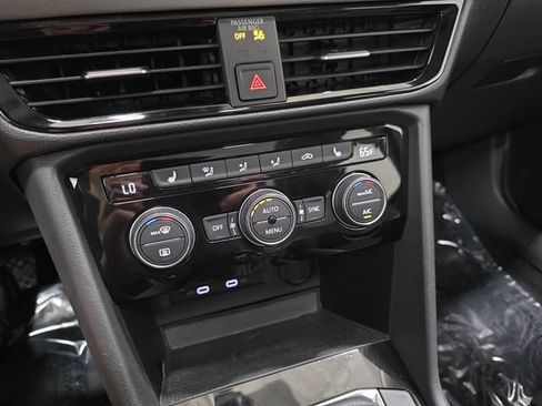 Used 2022 Volkswagen Taos SEL w/ Panoramic Sunroof Package FWD image 24