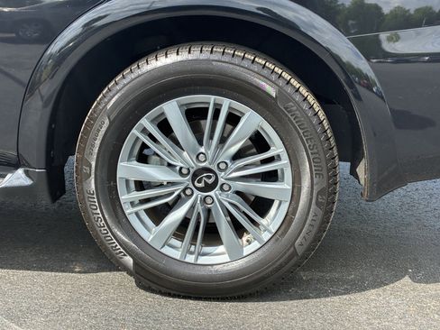 Used 2024 INFINITI QX80 Luxe w/ All-Season Package RWD image 7
