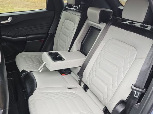 Certified 2024 Ford Escape SE w/ PHEV Premium Package image 16