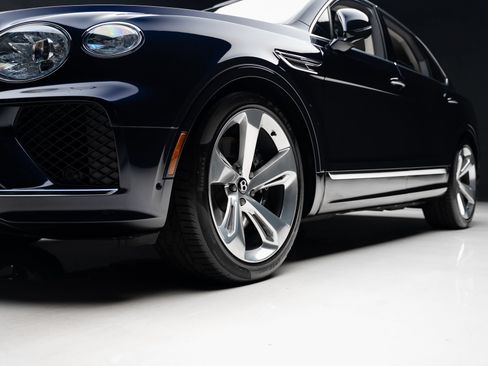Used 2024 Bentley Bentayga AWD/4WD image 75