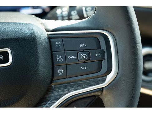 Used 2022 Jeep Wagoneer Series III w/ Premium Group I AWD/4WD image 20