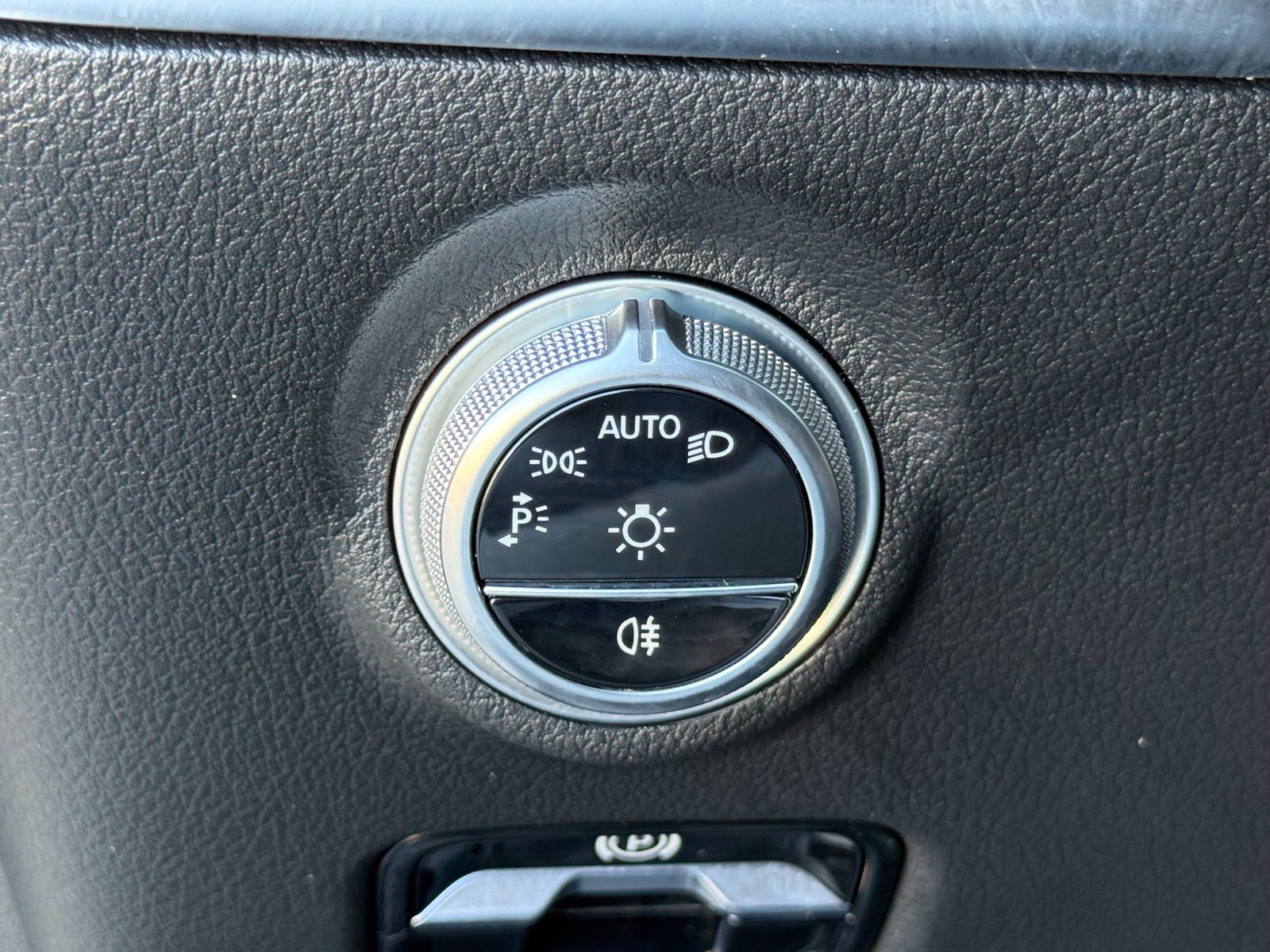 Used 2025 Mercedes-Benz C 300 Sedan image 29